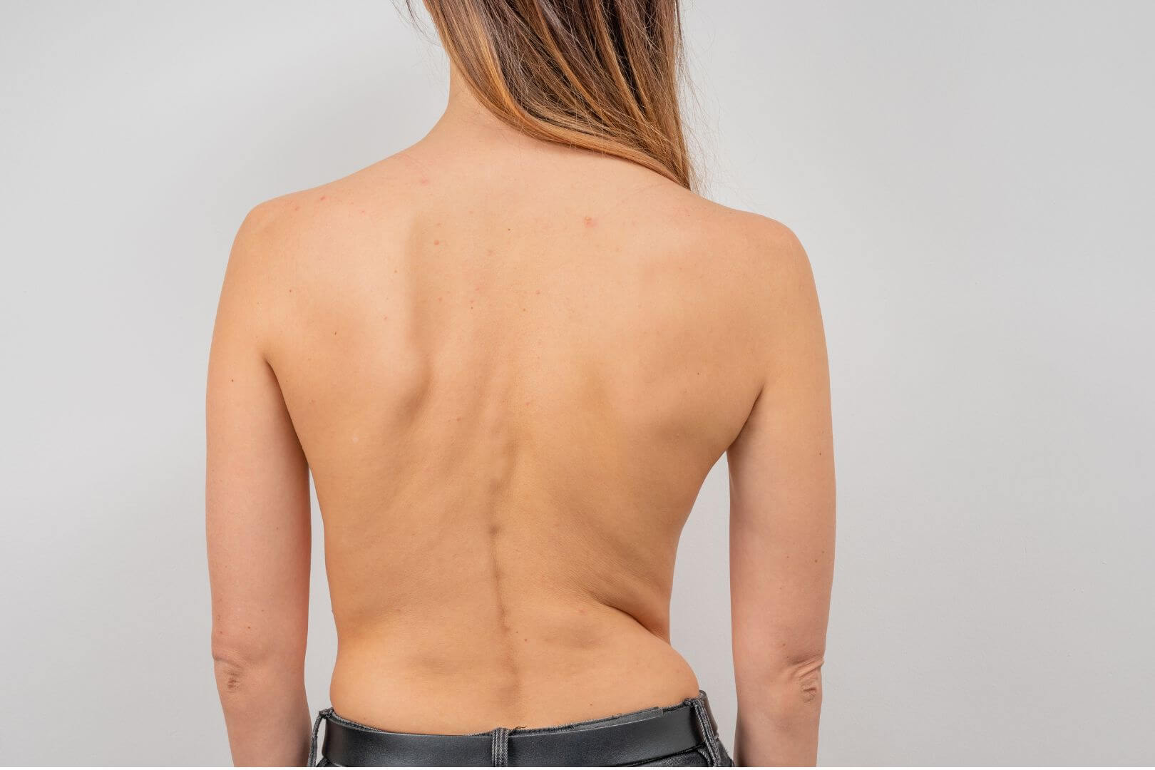 Illustrazione posture sbagliate colonna cervicale